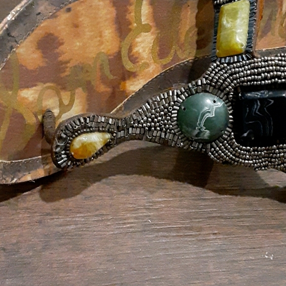 STUNNING!!! - Designer pSam Edelman distressed beaded sandals 7.5 - Picture 3 of 5